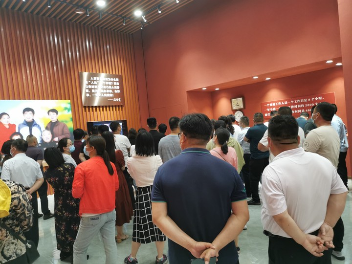 登封市工商聯(lián)組織商協(xié)會赴任長霞紀念館參觀學習(圖2)