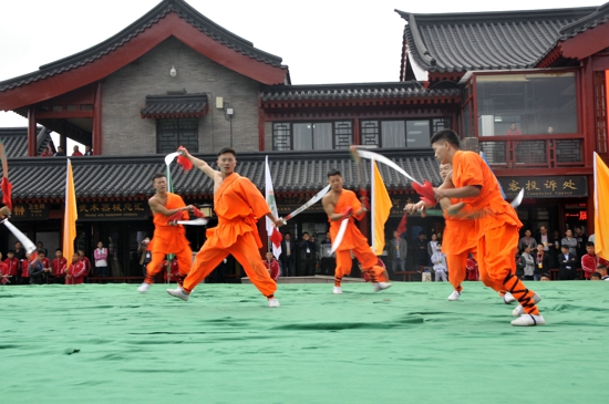 鄭州溫州商會(huì)組團(tuán)參加第11屆國(guó)際少林武術(shù)節(jié)活動(dòng)(圖3)