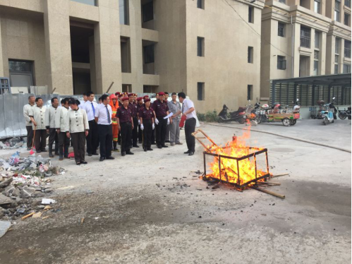 金水區(qū)豐慶路街道商會開展消防安全進(jìn)企業(yè)宣傳活動(圖1)