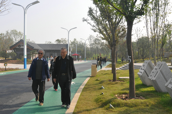 “喜迎重陽(yáng)節(jié) 樂(lè)看新鄭州”---市工商聯(lián)組織老干部游園活動(dòng)(圖2)